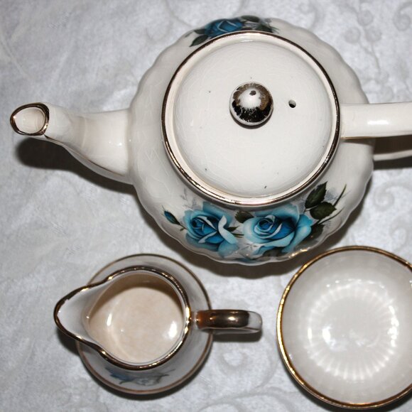 Sadler Blue Rose Teapot | Arthur Wood Blue Rose Sugar Bowl & Creamer Set - Picture 4 of 15